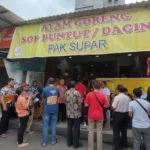Ayam Goreng dan Sop Buntut Pak Supar