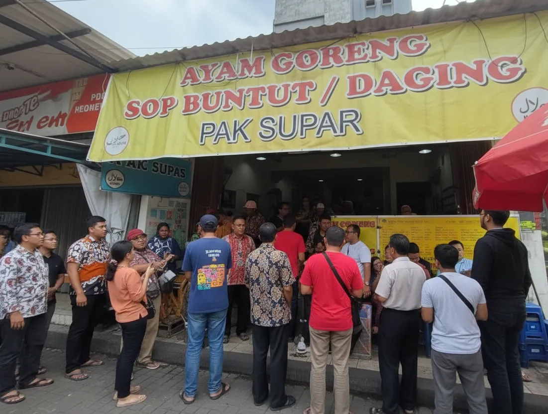 Ayam Goreng dan Sop Buntut Pak Supar