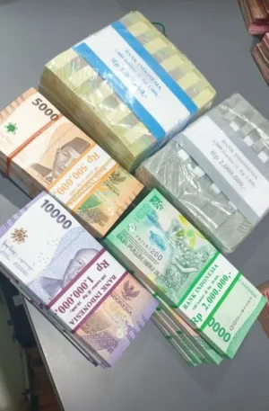 Budaya Tukar Uang Baru