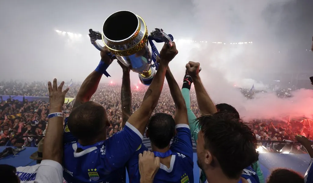 Mengulang Sejarah Emas: Air Mata, Keringat, dan Kepingan Mahkota di Balik Gelar Back-to-Back Kedua Persib Bandung
